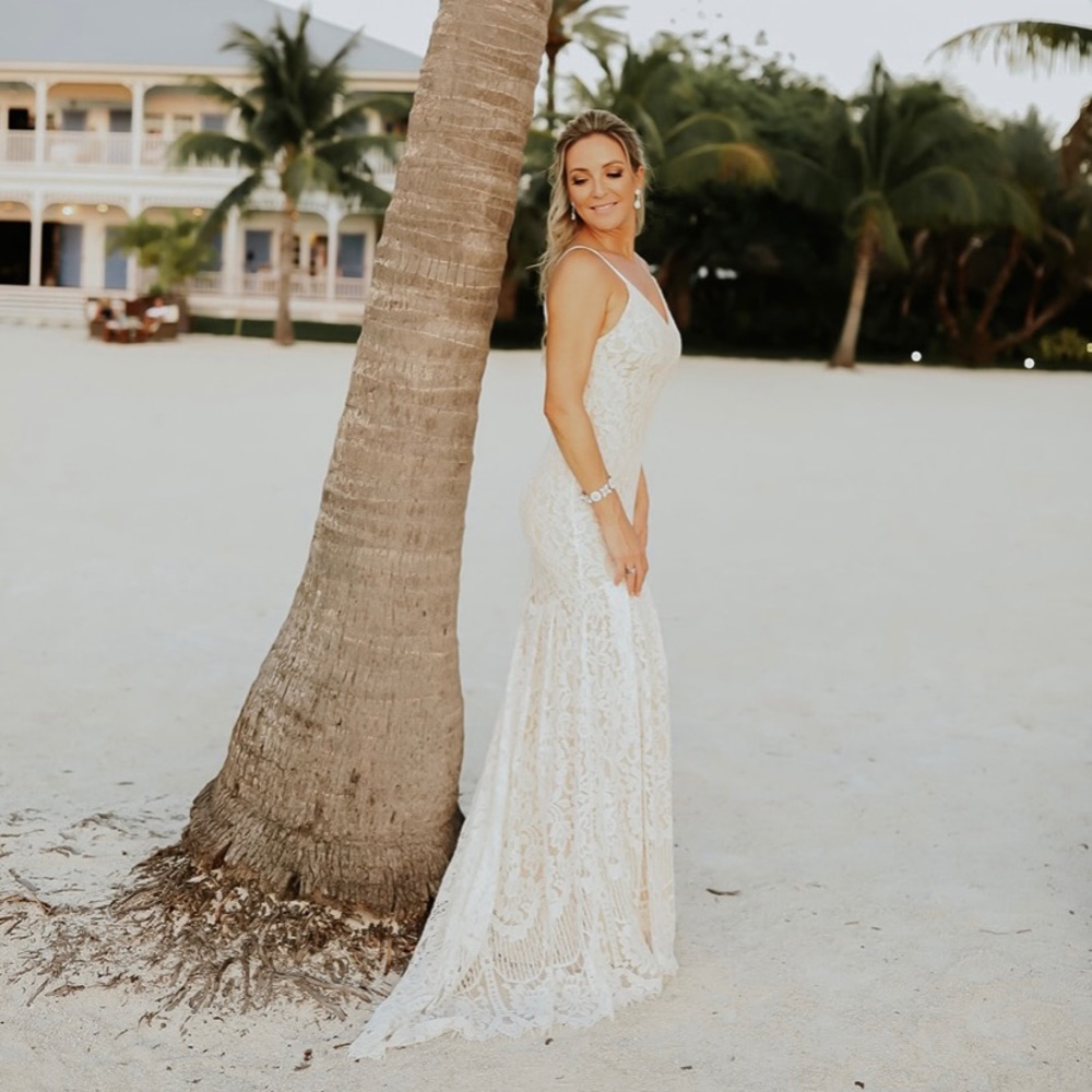 Lulu’s Flynn White Lace Maxi Dress